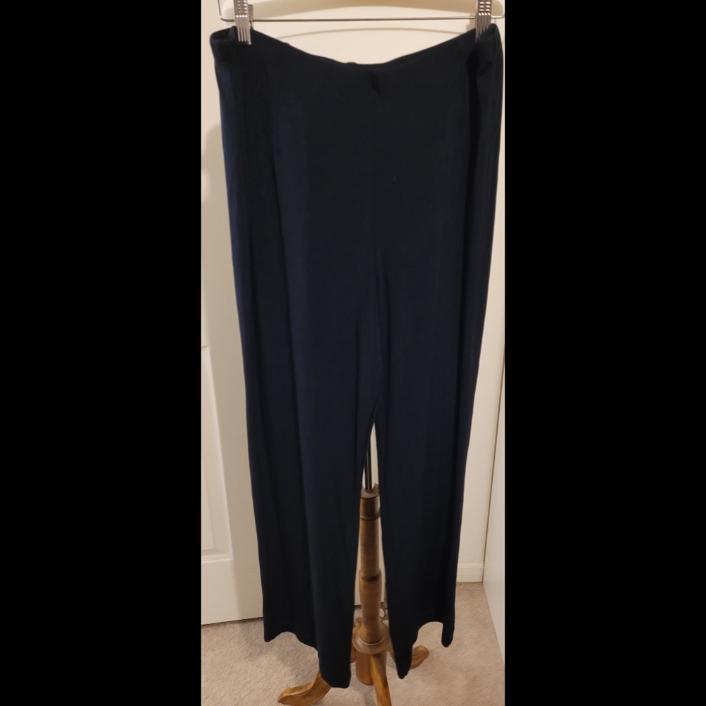 Chicos Size 3 Traveler Pants in Navy